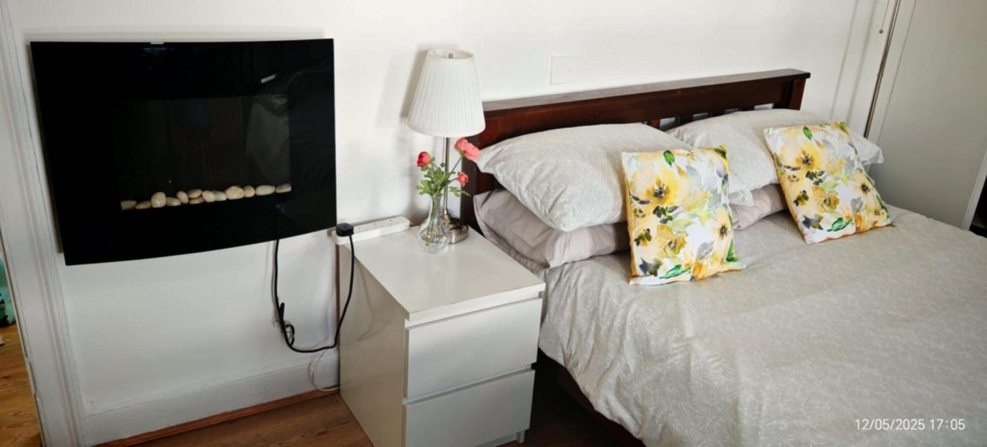 Kilburn High Road Apartment
